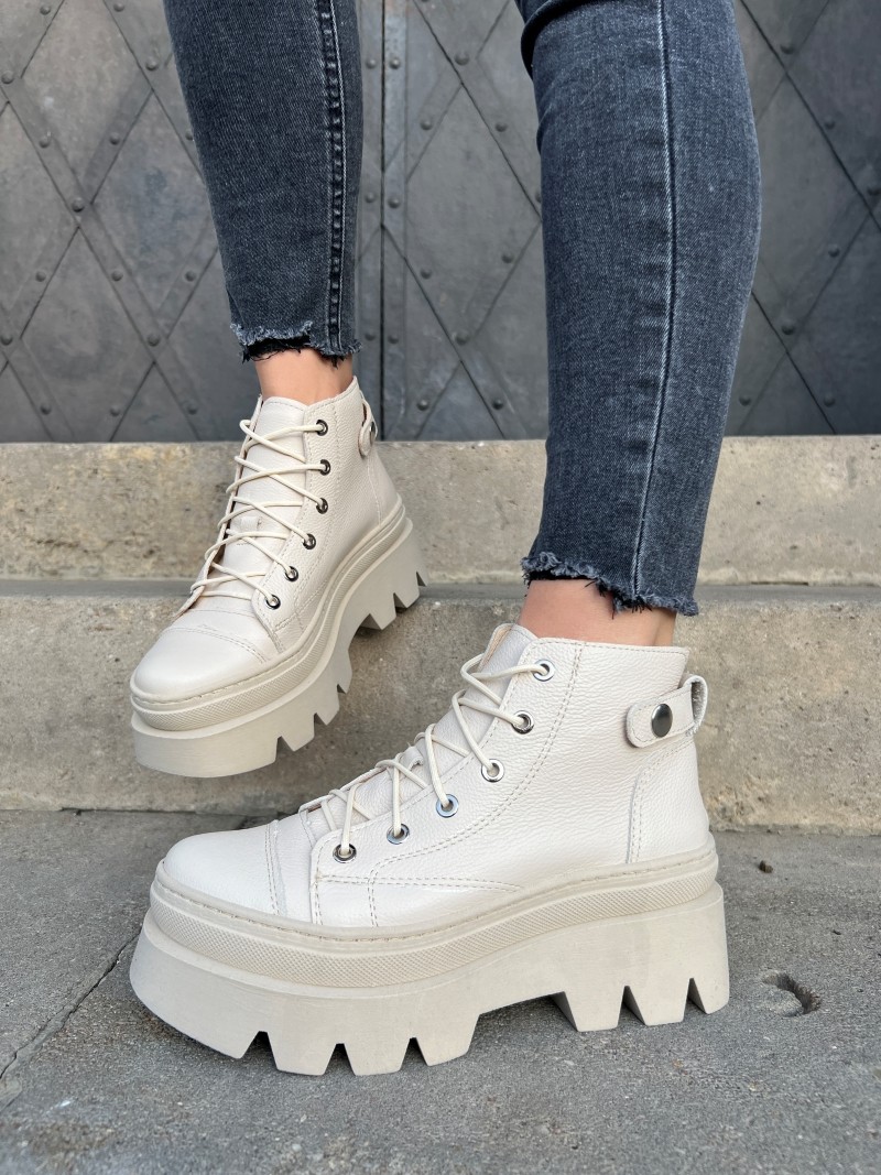 modne traperki, traperki damskie beż, beżowe trapery, skórzane trapery, trapery ze skóry, trapery damskie skora