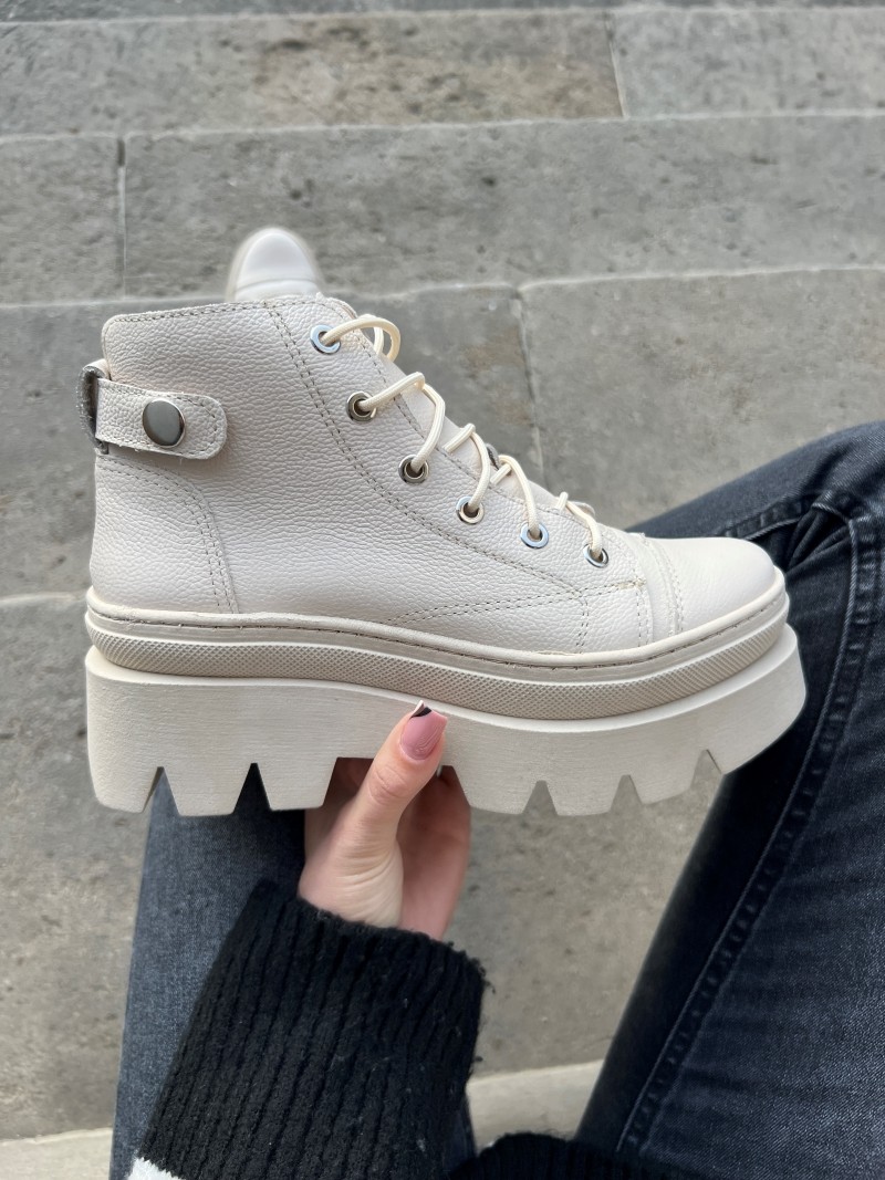 traperki, traperki na koturnie, traperki na platformie, trapery, trapery beżowe, beżowe trapery damskie