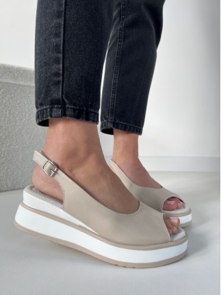 Sandały Na Platformie...