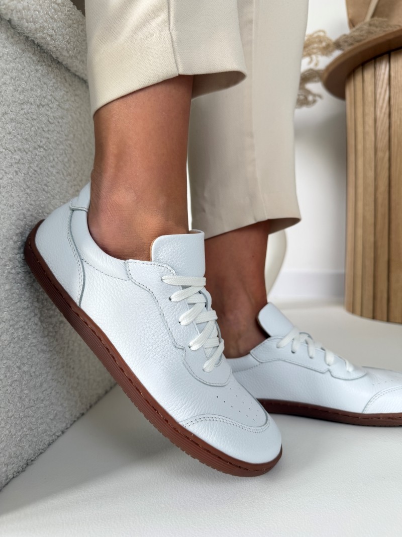 Białe trampki barefoot Evett Linea - skóra naturalna licowa, polska produkcja - widok z boku