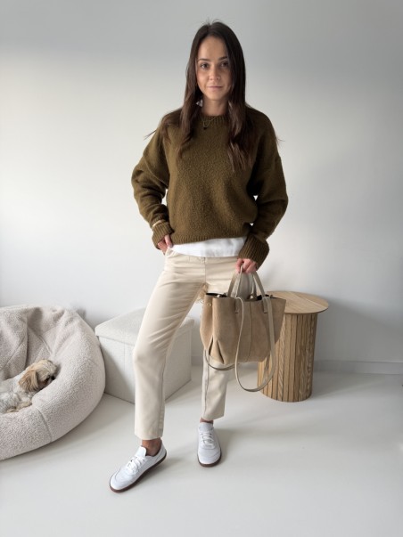 minimalistyczne trampki barefoot Evett Linea białe - widok na modelce, stylizacja