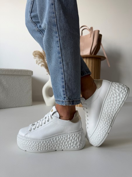Białe sneakersy damskie na platformie evett