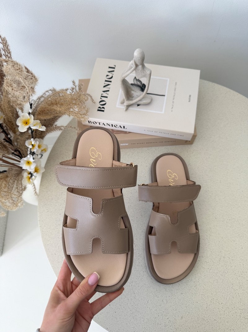 wygodne skórzane klapki damskie w kolorze beżowym