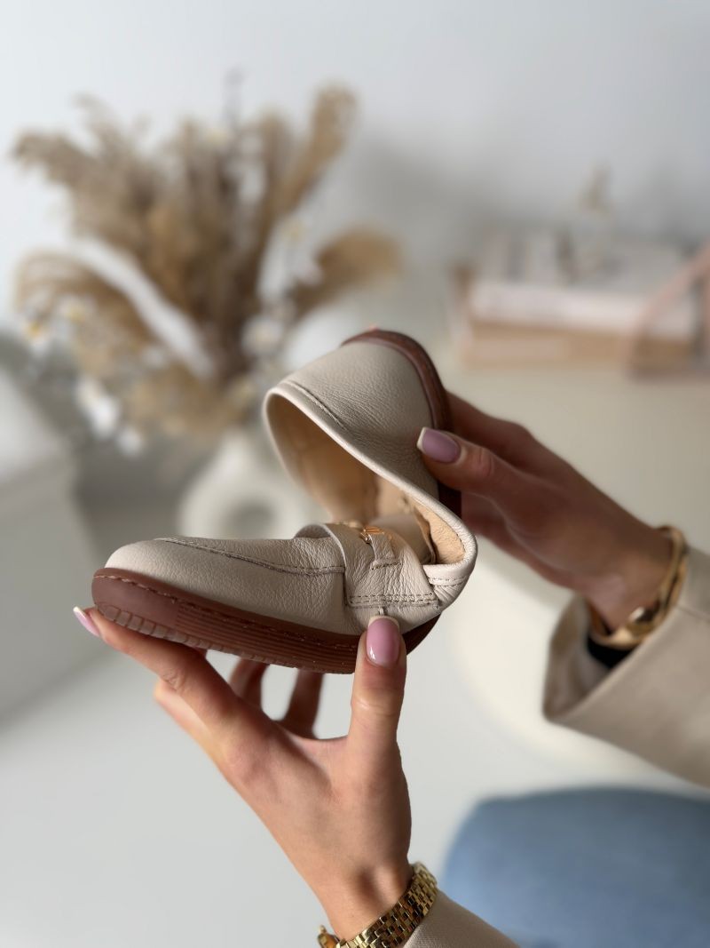 Mokasyny barefoot Evett Florence beżowe - widok na elastyczną podeszwe, polska produkcja, skóra naturalna