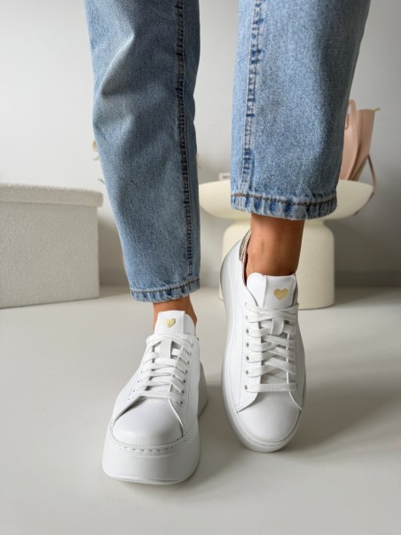 Sneakersy damskie na platformie Evett Raffel biało złote, widok z przodu, polska produkcja, skóra naturalna