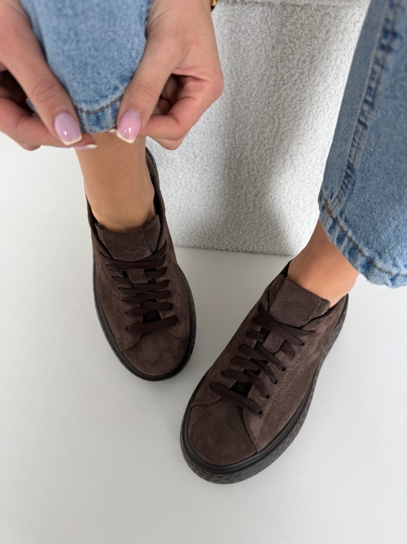 Sneakersy na platformie Evett Varena czekoladowe - widok z góry, lekka podeszwa, polska produkcja