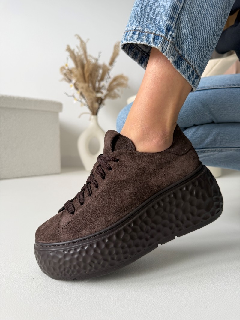 Lekkie sneakersy na platformie Evett Varena czekoladowe - polska produkcja, naturalna skóra zamszowa